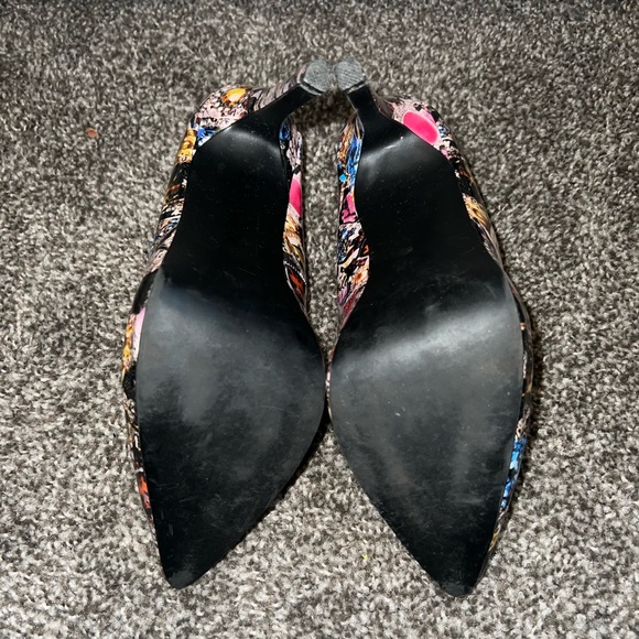 Women’s size 8 Heel. - Picture 3 of 3